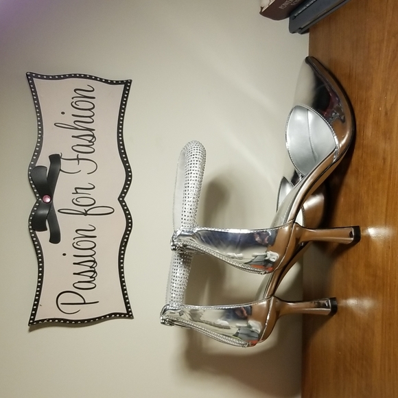 Metallic Silver Heels: worn once. Right Heel needs repair - Picture 3 of 3